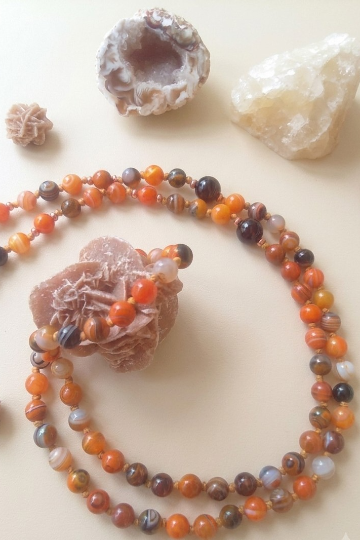 Mala fatta a mano con pietre dure naturali in Diaspro calabrone, Pietra Guru Agata Botswana, Rame
