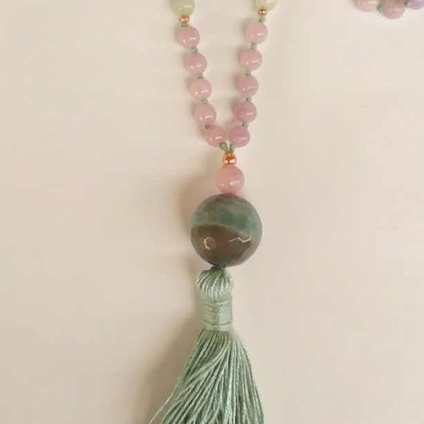 Mala collana con 108 perle di Kunzite, Giadeite, Pietra Guru Agata verde, Rame