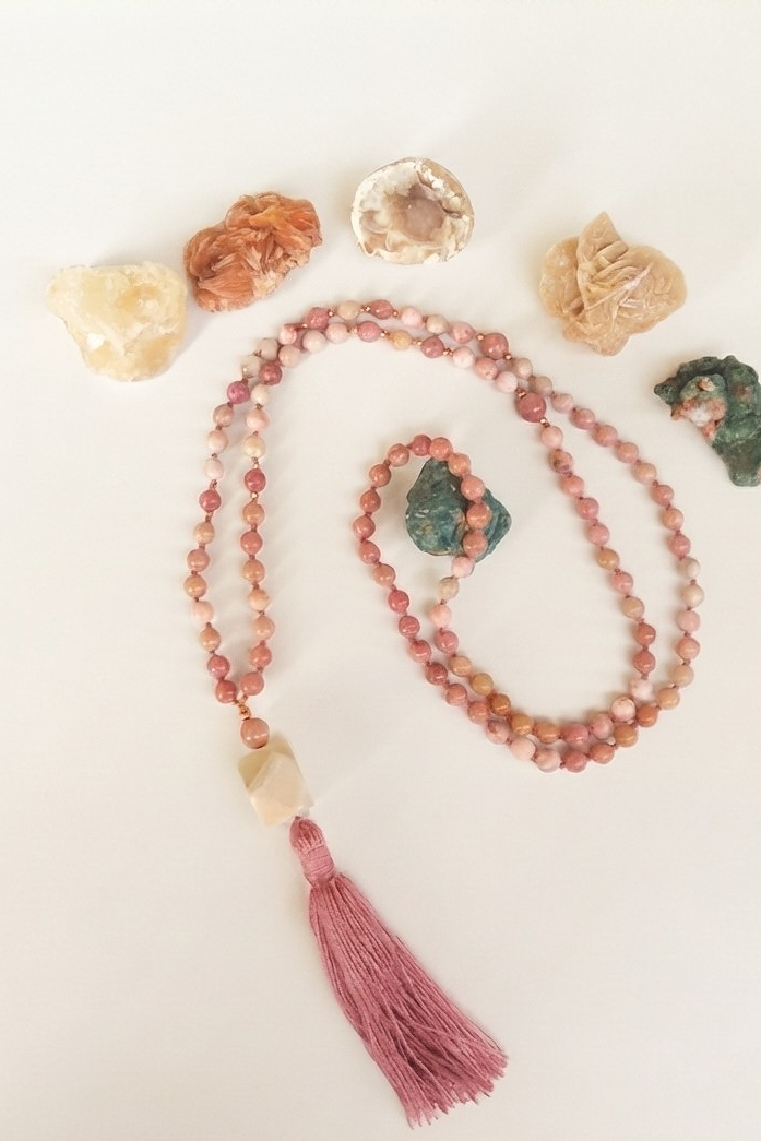 Mala 108 in Rodonite, Magnesite, Pietra Guru Agata bianca e Rame