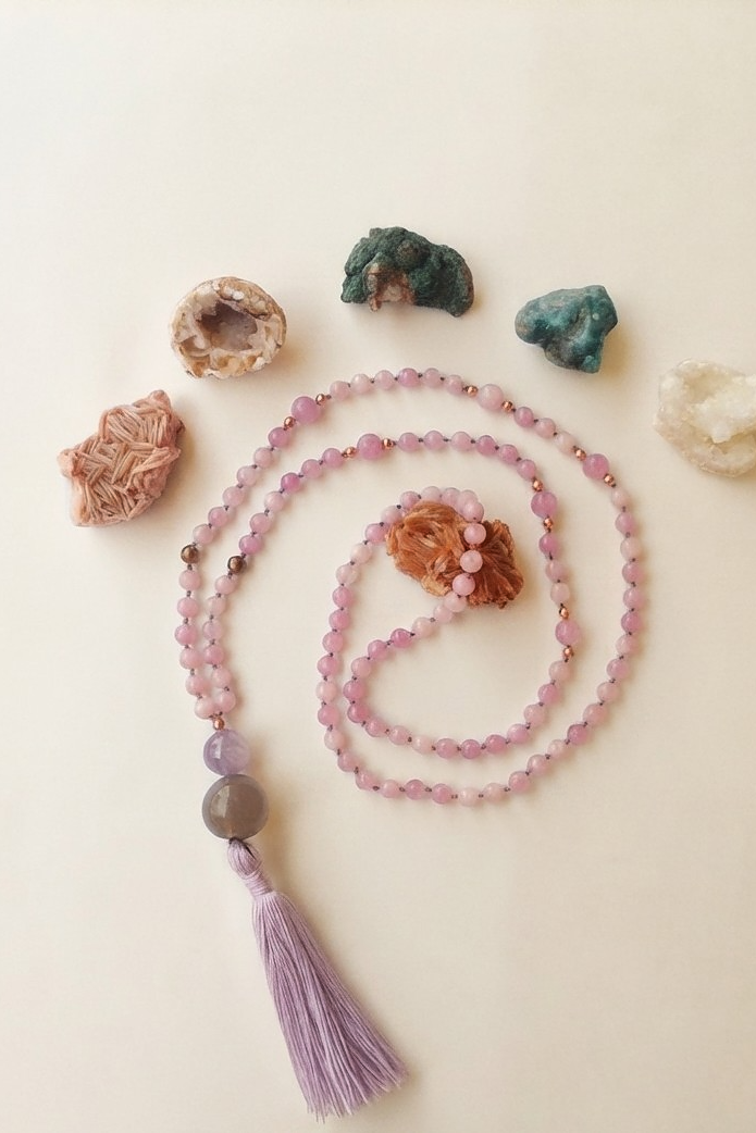 Mala da meditazione in Kunzite, Perla Guru in Ametista lavanda, Agata grigia e rame