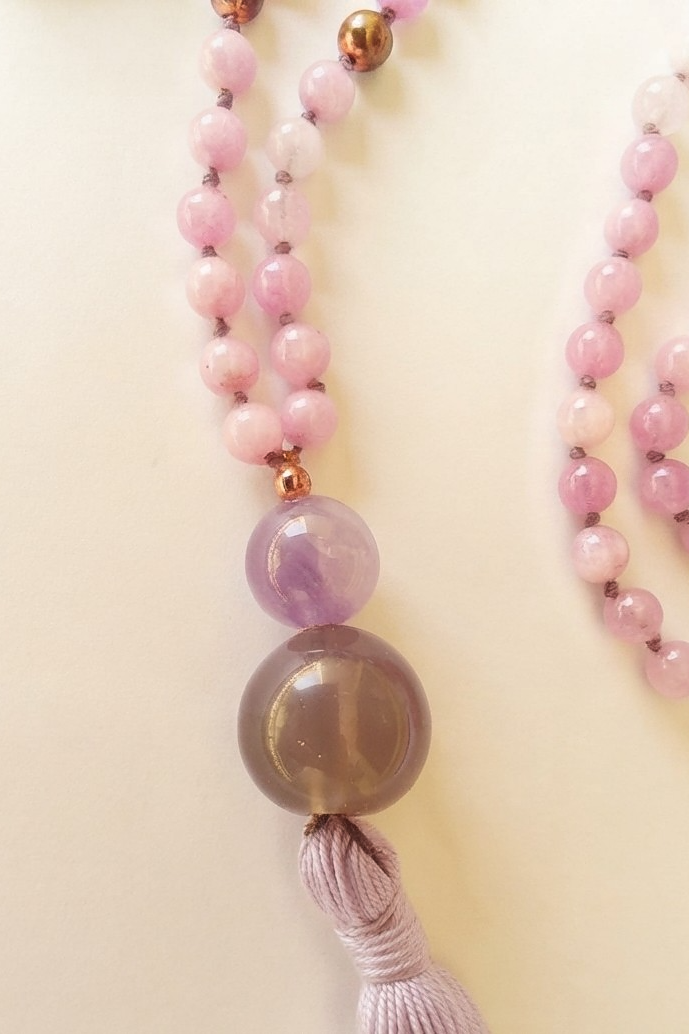 Mala da meditazione in Kunzite, Perla Guru in Ametista lavanda, Agata grigia e rame