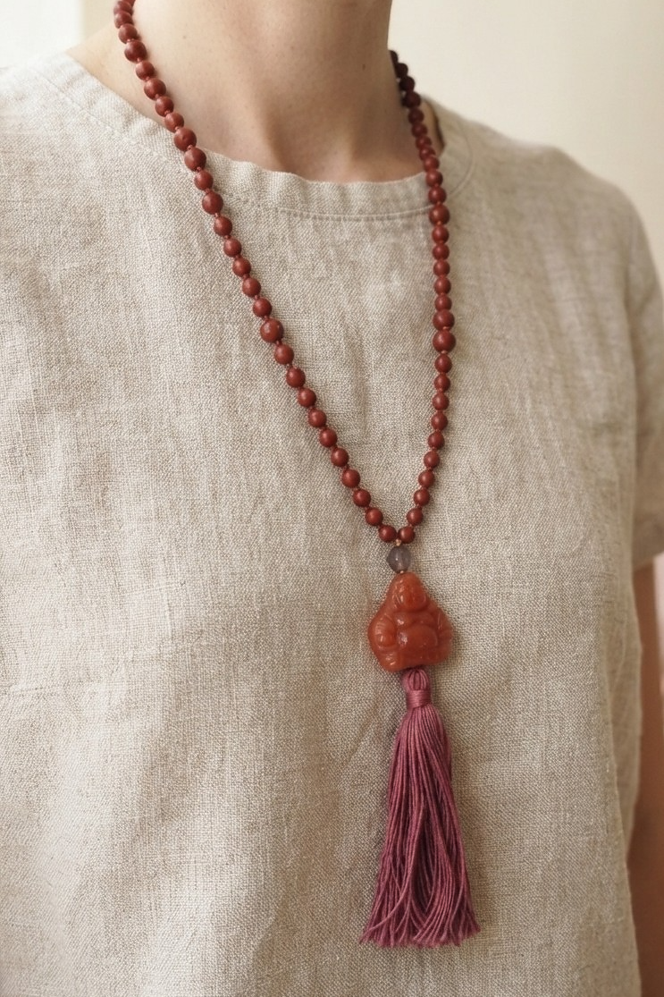 Mala in Diaspro rosso, Pietra Guru Buddha che sorride in Corniola rossa, Rame