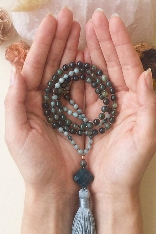 Mala da meditazione artigianale in Acquamarina, Apatite e Occhio di Falco – 108 perle