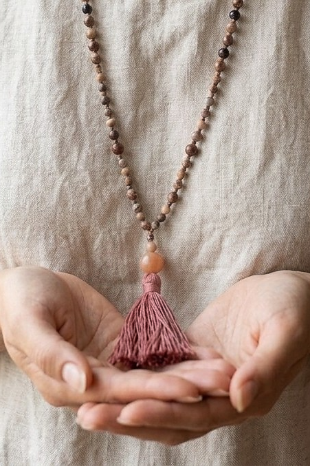 Mala da meditazione artigianale in Ossidiana Fiocco di Neve Rossa, Rodocrosite, Pietra Guru in Pietra di Luna e Rame – 108 perle