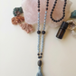 Mala da meditazione artigianale in Pietra Lavica e Angelite, Pietra Guru in Lapislazzuli con Olio Essenziale – 108 perle