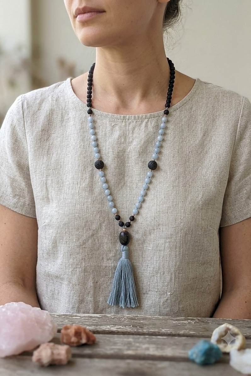 Mala da meditazione artigianale in Pietra Lavica e Angelite, Pietra Guru in Lapislazzuli con Olio Essenziale – 108 perle