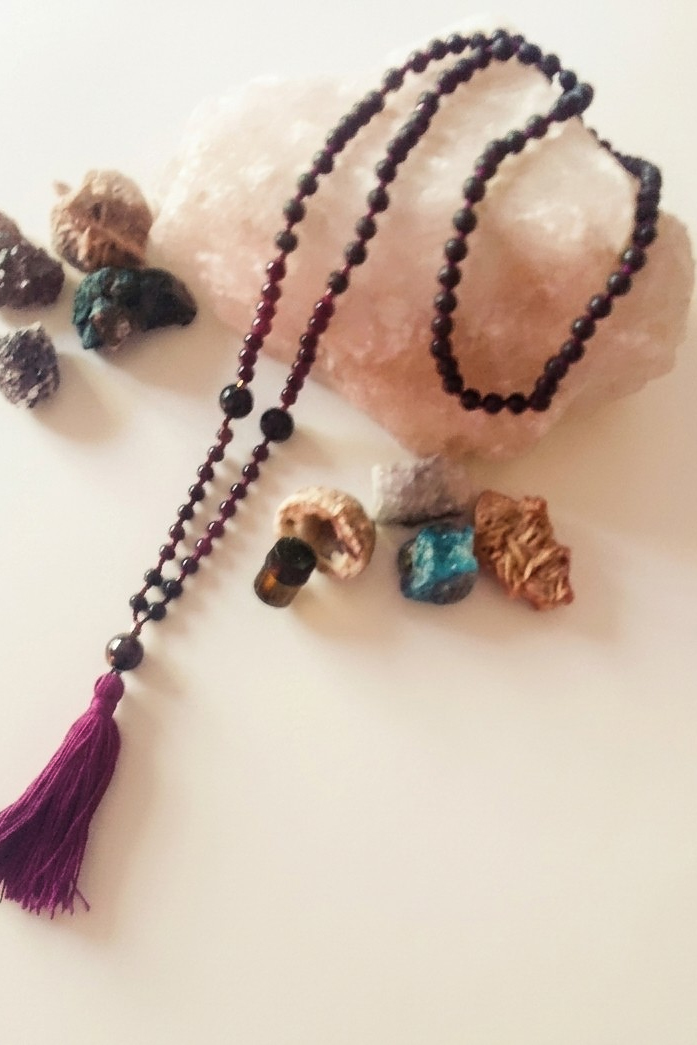 Mala da meditazione artigianale in Lepidolite e Pietra Lavica con Olio Essenziale – 108 perle