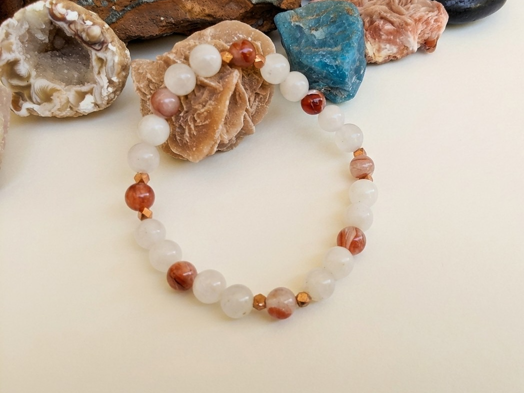 Bracciale in Labradorite Bianca e Quarzo Ematoide – Perle naturali da 6–7 mm