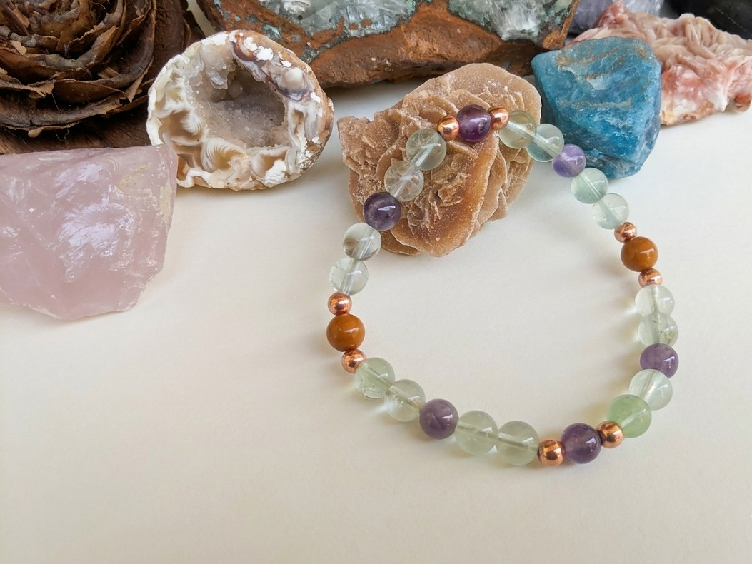 Bracciale in Fluorite, Ametista e Mookaite – Perle naturali da 6 mm
