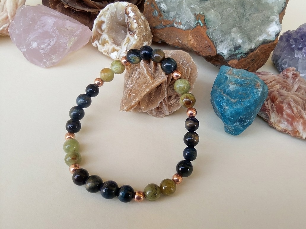 Bracciale in Occhio di Falco e Pietra Serpentina Nobile – Perle naturali da 6 mm