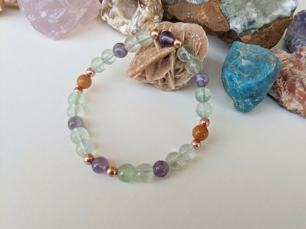 Bracciale in Fluorite, Ametista e Mookaite – Perle naturali da 6 mm