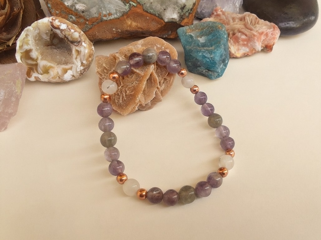 Bracciale in Ametista, Quarzo Tormalinato e Labradorite – Perle naturali da 6 mm