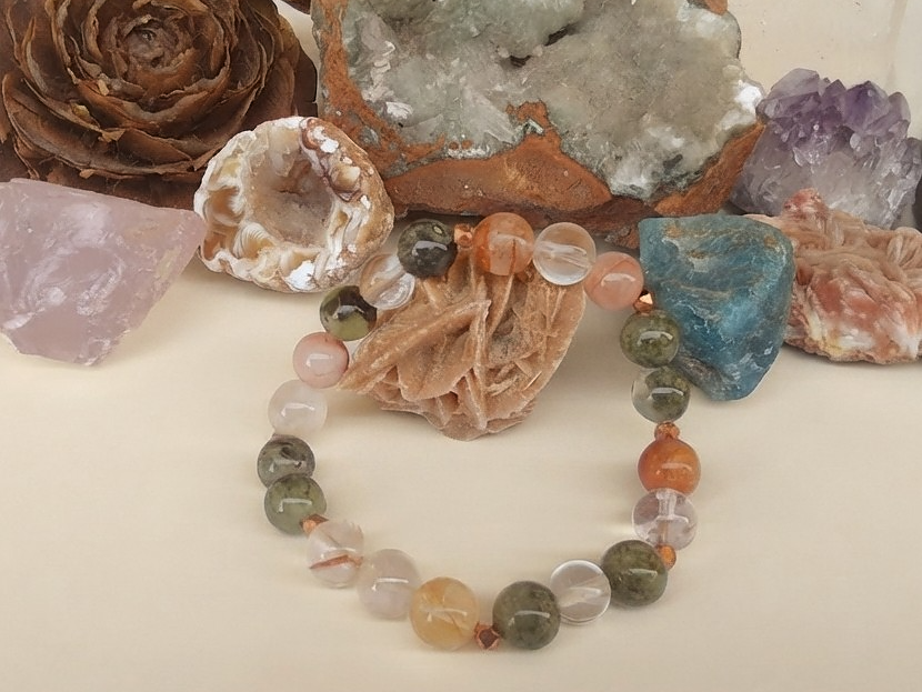 Bracciale in Prehnite, Quarzo Ematoide e Cristallo di Rocca – Perle naturali da 8 mm