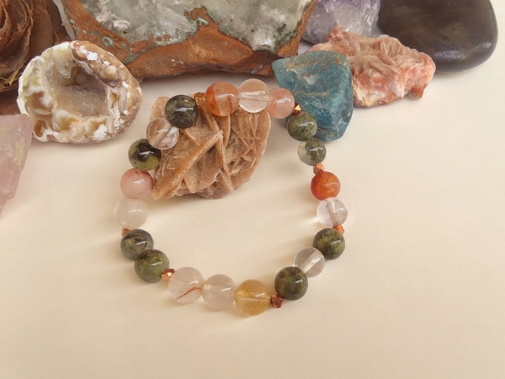 Bracciale in Prehnite, Quarzo Ematoide e Cristallo di Rocca – Perle naturali da 8 mm