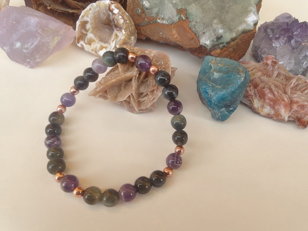 Bracciale in Occhio di Falco e Ametista – Perle naturali da 6 mm