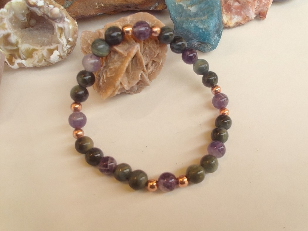 Bracciale in Occhio di Falco e Ametista – Perle naturali da 6 mm