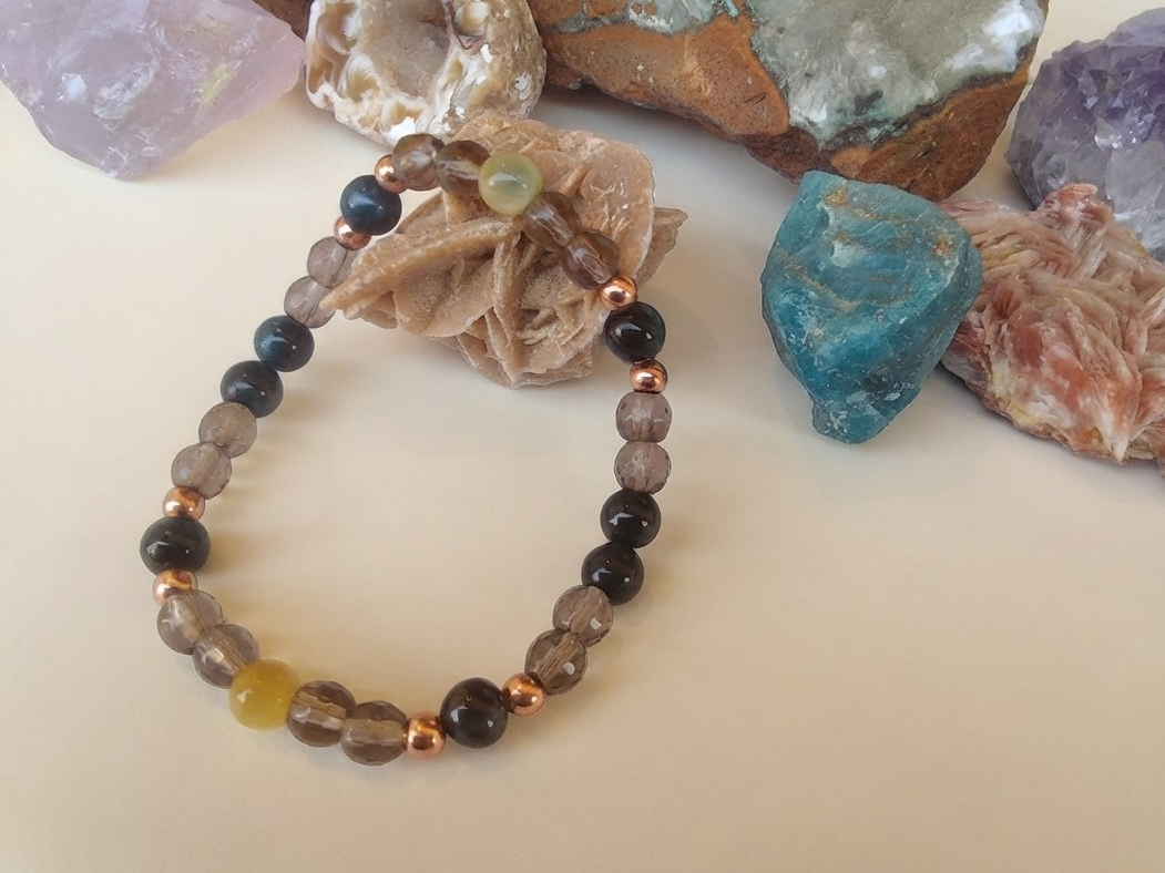 Bracciale in Quarzo Fumé, Occhio di Falco e Occhio di Tigre Dorato – Perle naturali da 6 mm
