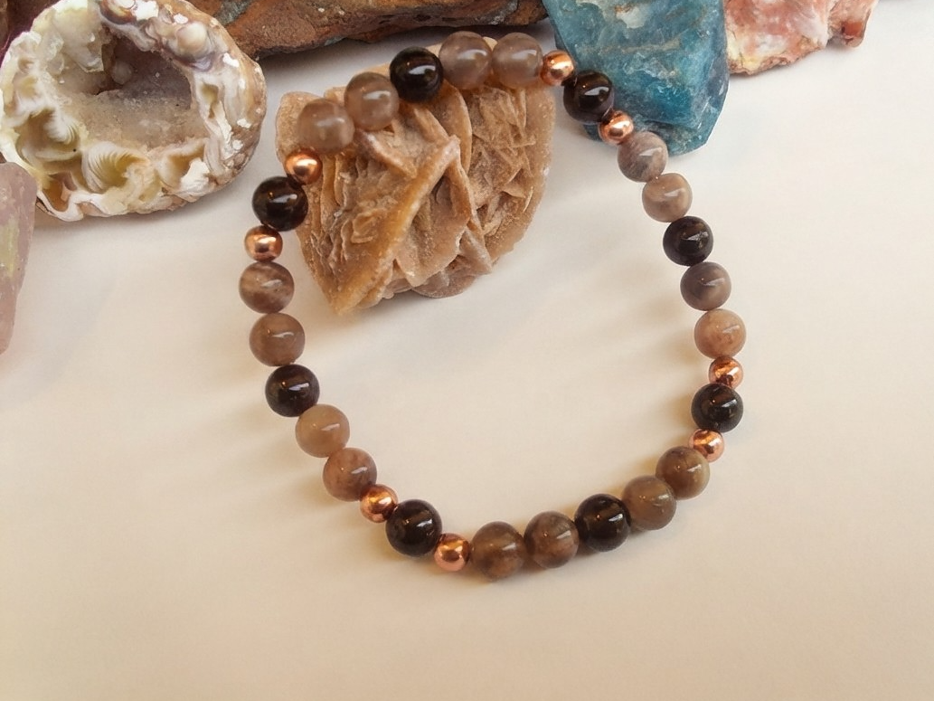 Bracciale in Pietra di Luna Nera e Granato – Perle naturali da 6 mm
