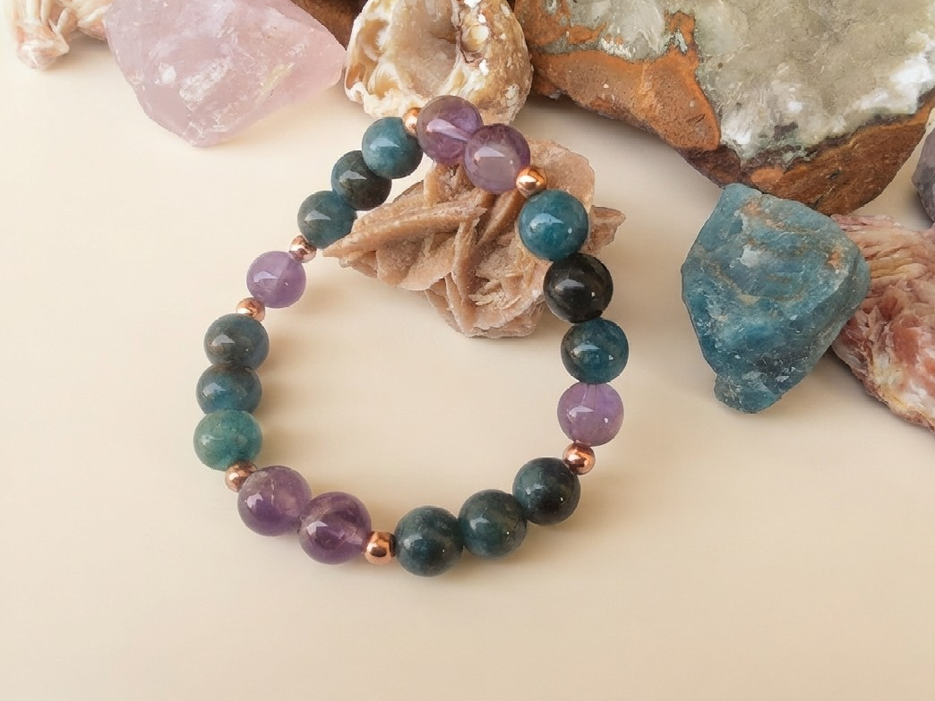 Bracciale in Apatite e Ametista – Perle naturali da 8 mm