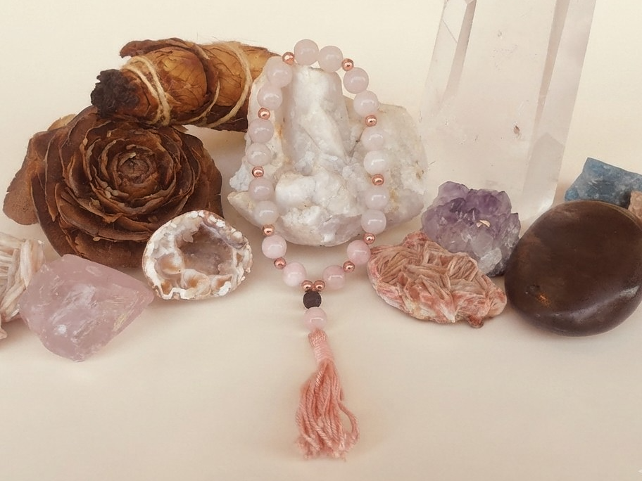 Bracciale Mala in Quarzo rosa, Kunzite e Pietra Lavica – 18 pietre naturali