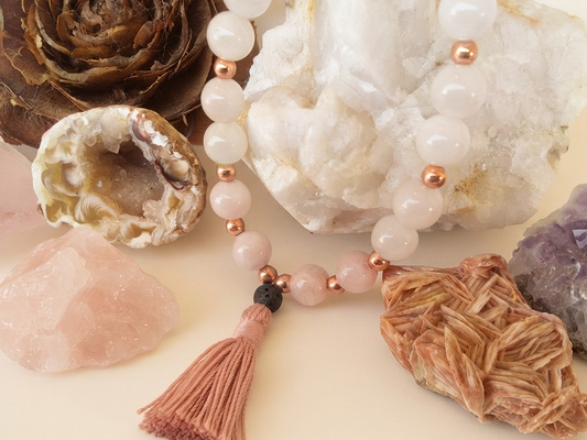 Bracciale Mala in Quarzo rosa, Kunzite e Pietra Lavica – 18 pietre naturali