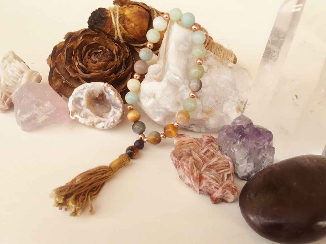 Bracciale Mala in Amazzonite, Occhio di tigre, Occhio di falco e Pietra Lavica – 18 pietre naturali