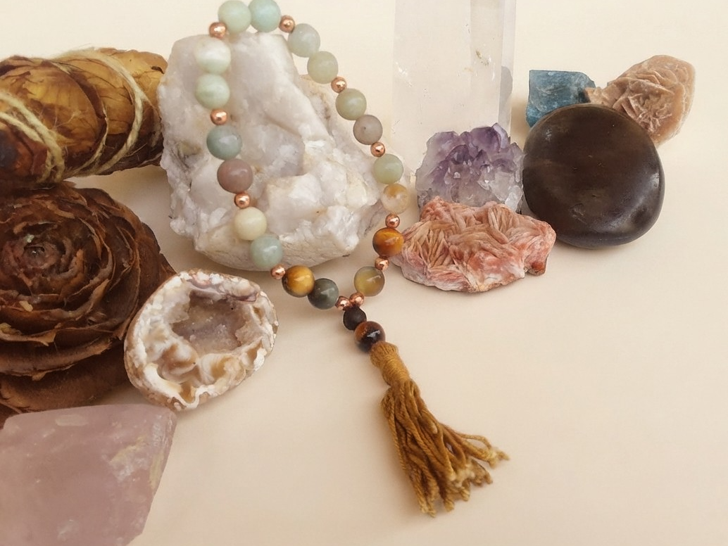 Bracciale Mala in Amazzonite, Occhio di tigre, Occhio di falco e Pietra Lavica – 18 pietre naturali