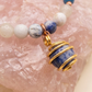 Bracciale in Sodalite, Apatite, Lepidolite e Granato Almandino con Ciondolo in Sodalite – Perle naturali da 6 mm