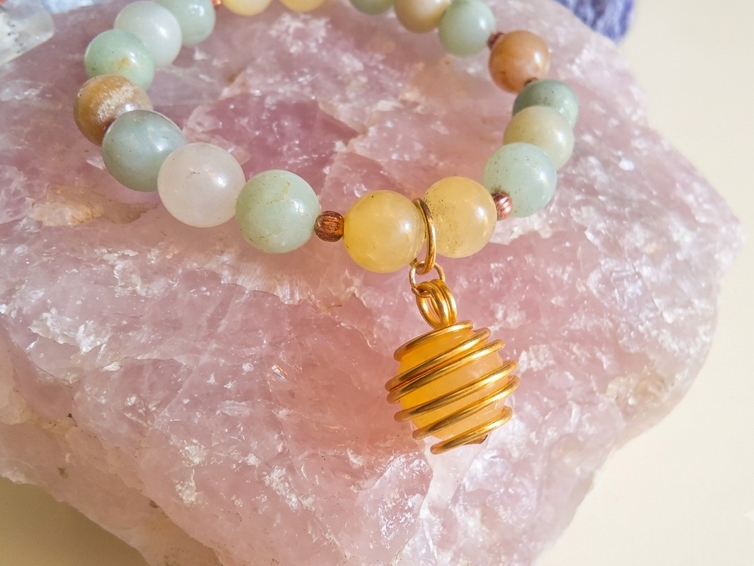 Bracciale in Calcite Gialla e Amazzonite Multicolore con Ciondolo in Calcite Gialla – Perle naturali da 8 mm