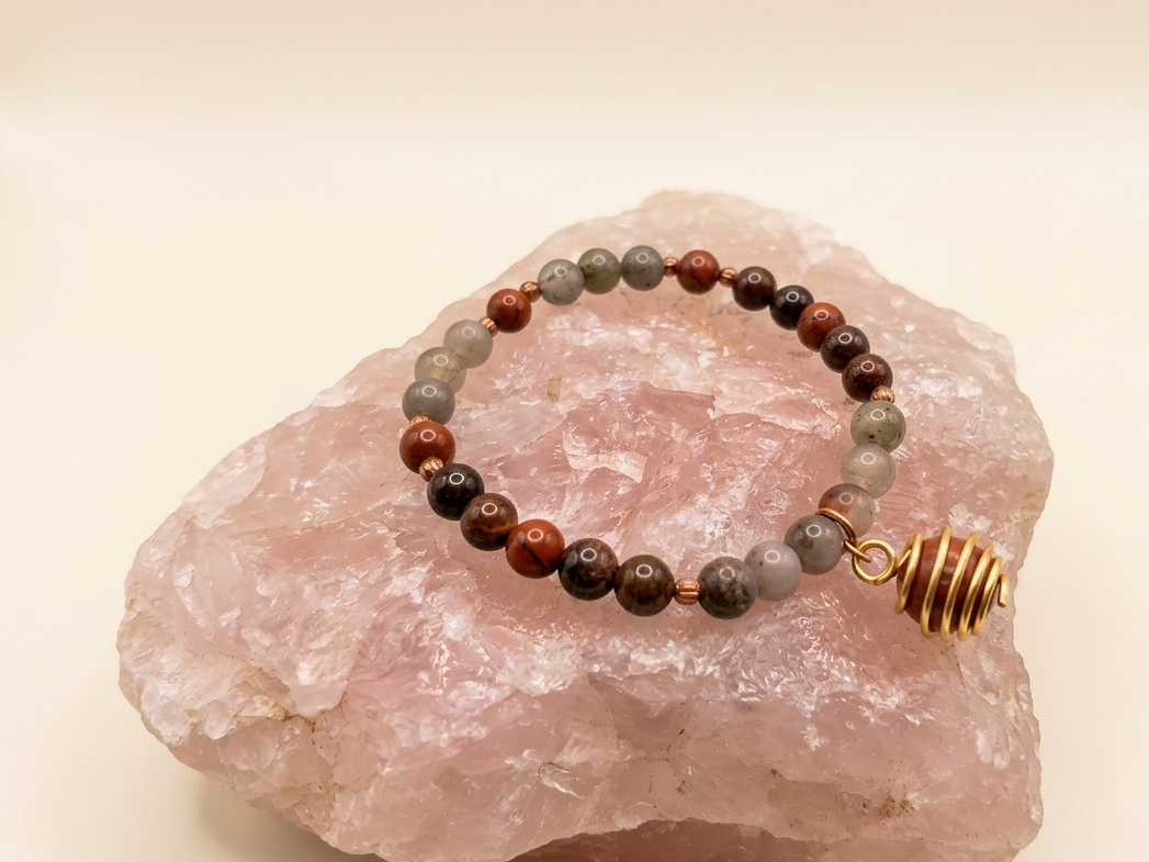 Bracciale in Eliotropio, Occhio di Bue e Diaspro Rosso con Ciondolo in Diaspro Rosso – Perle naturali da 6 mm