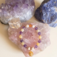 Bracciale in Calcite Gialla, Ametista, Diaspro Bianco e Corniola con Ciondolo in Calcite Gialla – Perle naturali da 8 mm