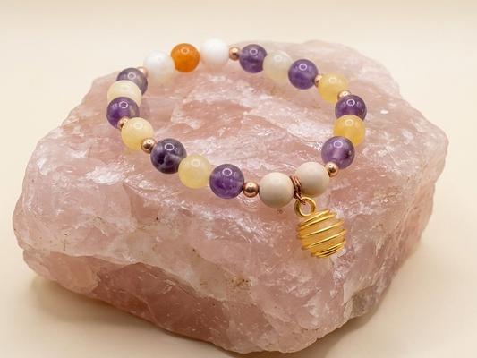 Bracciale in Calcite Gialla, Ametista, Diaspro Bianco e Corniola con Ciondolo in Calcite Gialla – Perle naturali da 8 mm
