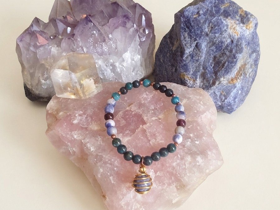 Bracciale in Apatite, Sodalite e Granato Almandino con Ciondolo in Sodalite – Perle naturali da 6 mm