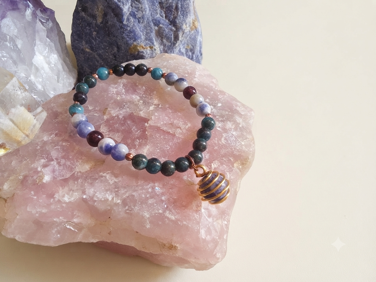 Bracciale in Apatite, Sodalite e Granato Almandino con Ciondolo in Sodalite – Perle naturali da 6 mm