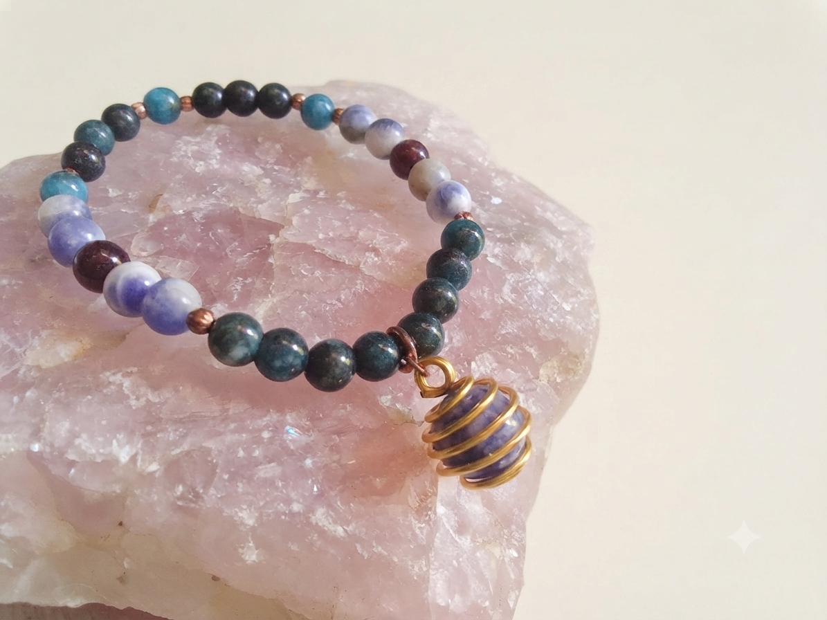 Bracciale in Apatite, Sodalite e Granato Almandino con Ciondolo in Sodalite – Perle naturali da 6 mm