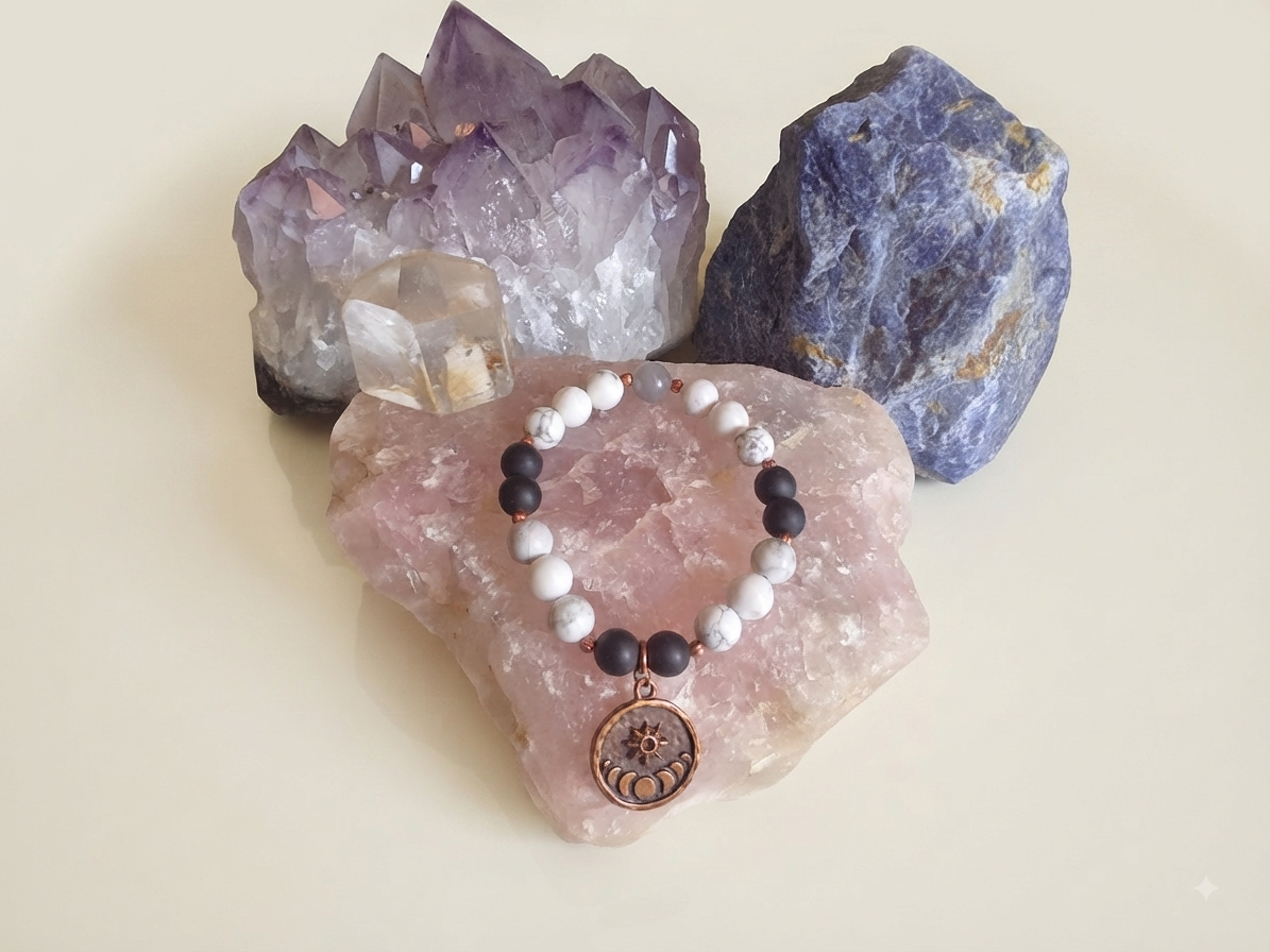 Bracciale in Howlite, Onice Opaco e Agata Grigia con Charm Stella e Fasi Lunari – Perle naturali da 8 mm