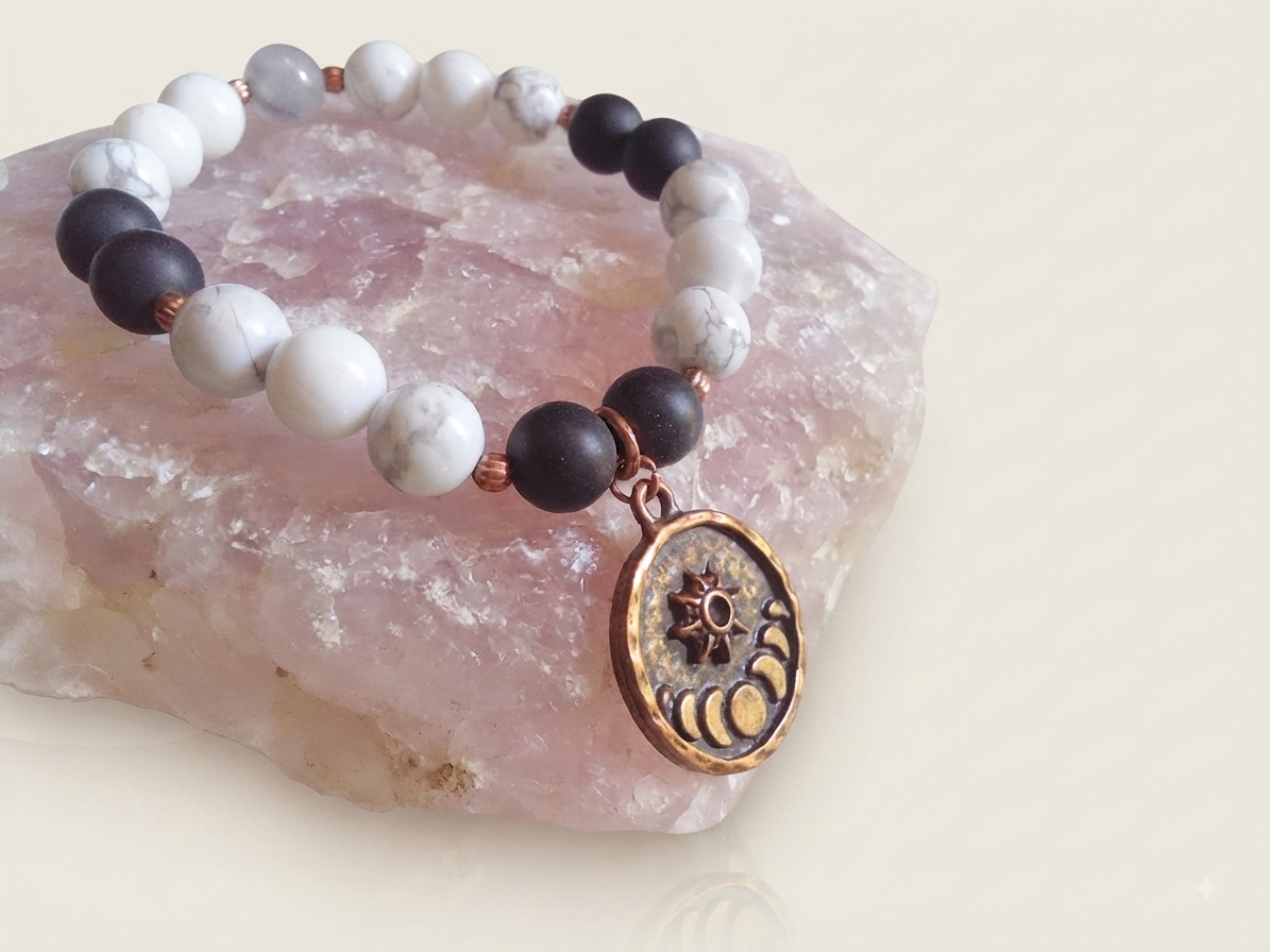 Bracciale in Howlite, Onice Opaco e Agata Grigia con Charm Stella e Fasi Lunari – Perle naturali da 8 mm