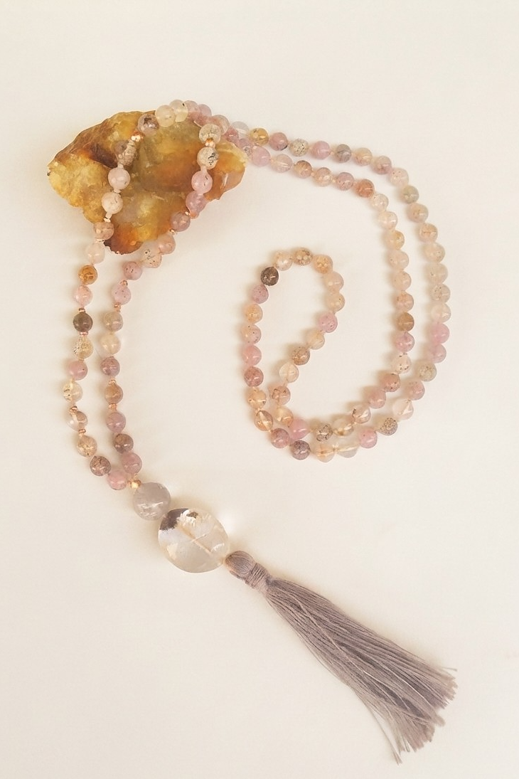 Mala da meditazione in Quarzo Ametistino con Goethite, Ametista Lavanda e Quarzo Ferroso – 108 perle