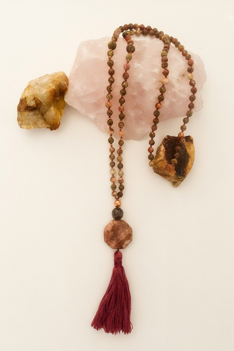 Mala da meditazione in Diaspro Leopardo e Mica – 108 perle
