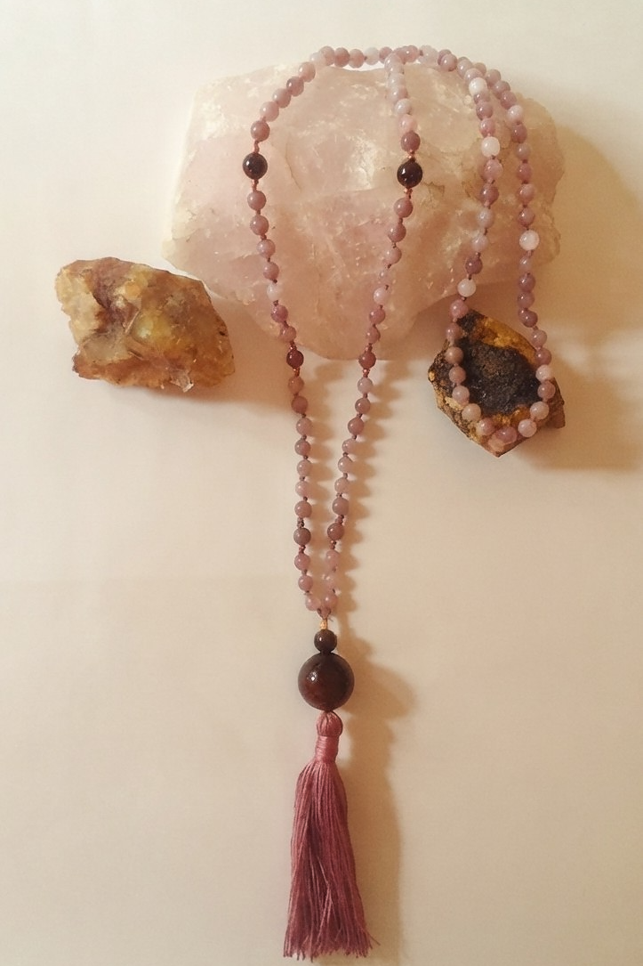 Mala da meditazione in Quarzo Rosa del Madagascar, Granato e Agata Marrone – 108 perle
