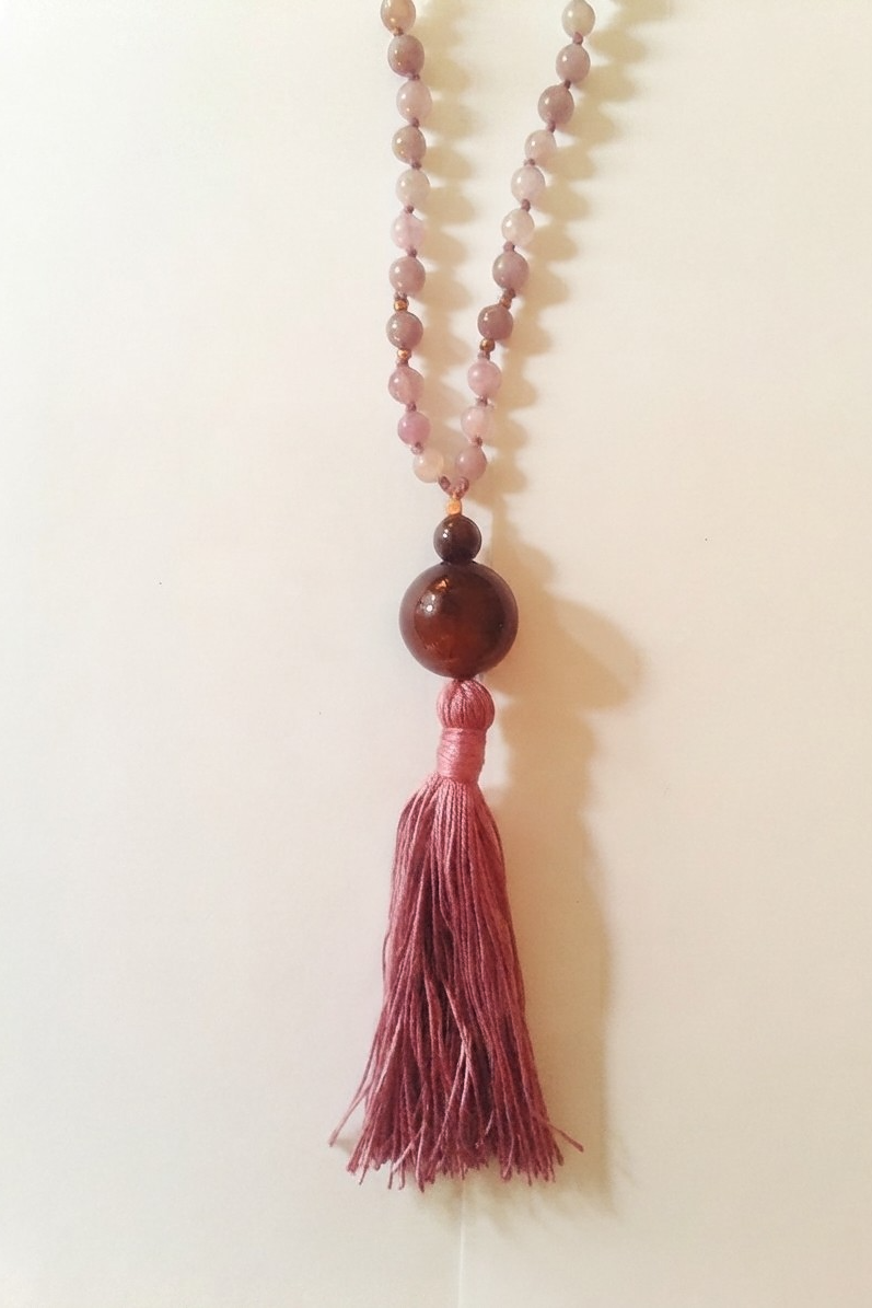 Mala da meditazione in Quarzo Rosa del Madagascar, Granato e Agata Marrone – 108 perle