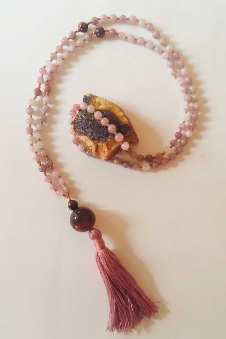 Mala da meditazione in Quarzo Rosa del Madagascar, Granato e Agata Marrone – 108 perle