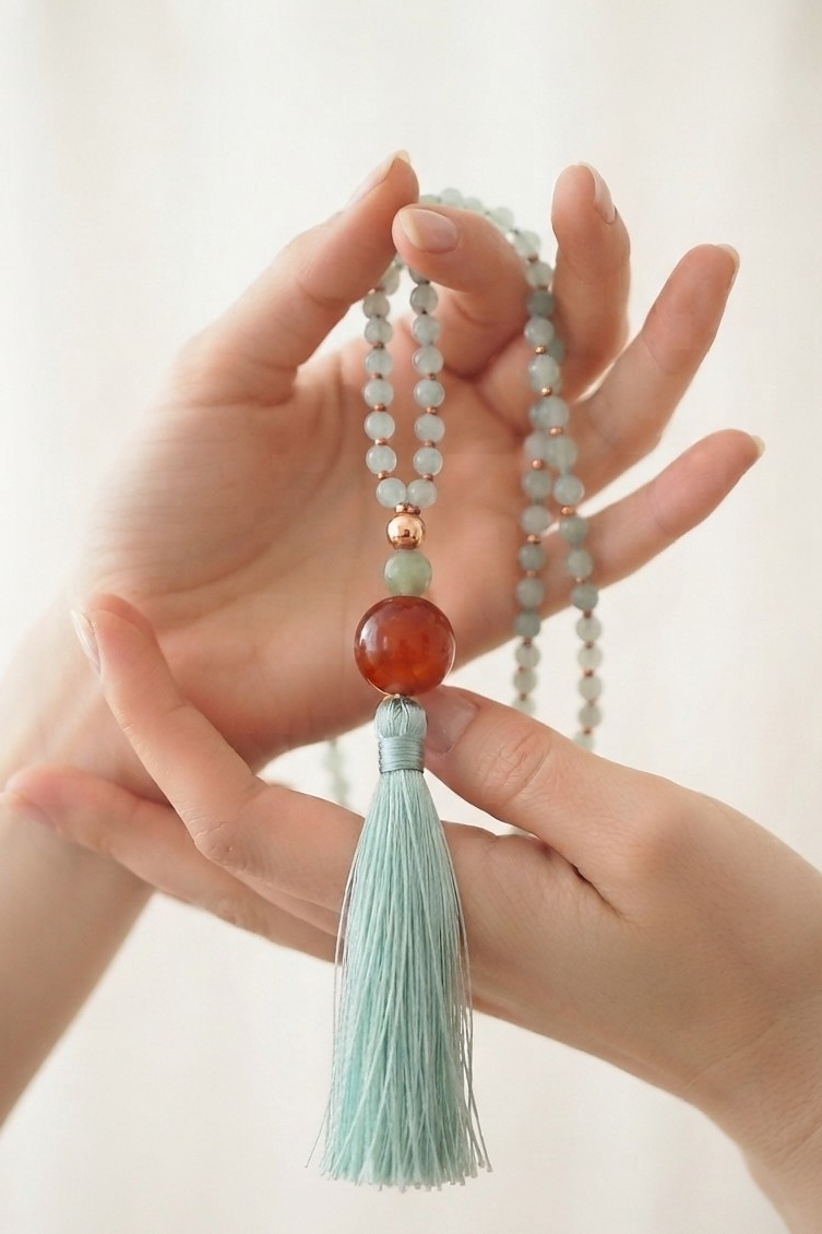 Mala da meditazione in Avventurina Verde e Agata Rossa – 108 perle