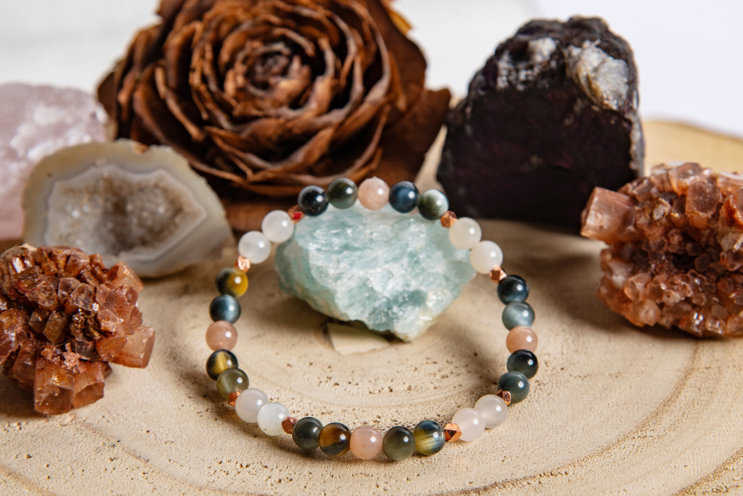 Bracciale perle 6 mm pietra di luna, occhio di falco, rame