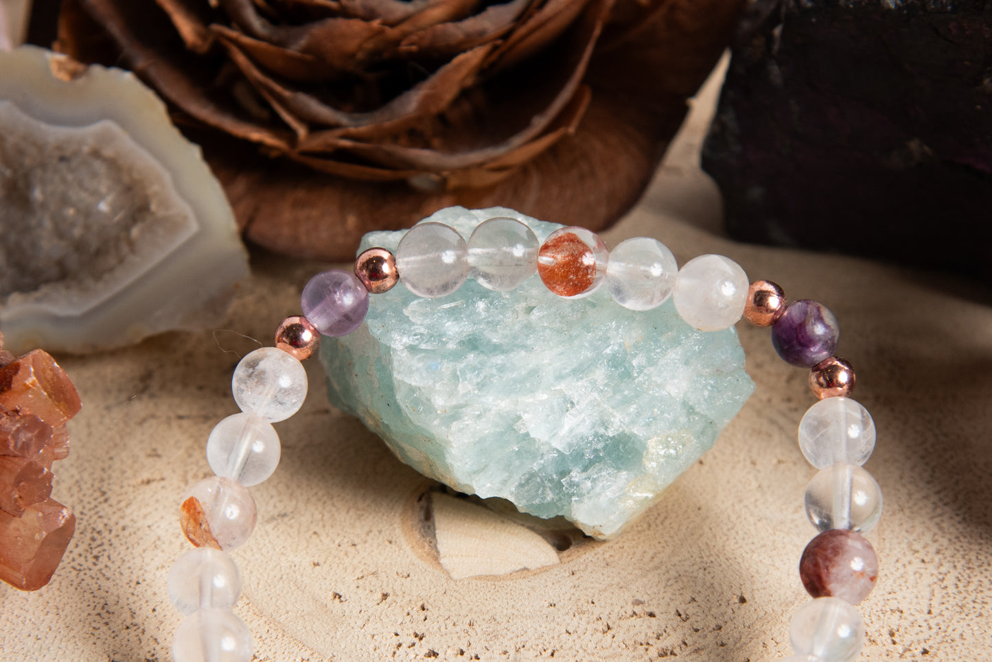 Bracciale perle 6 mm quarzo ematoide, cristallo di rocca, fluorite, rame