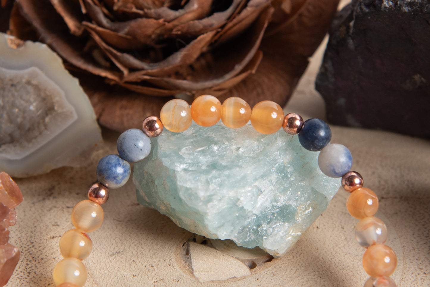 Bracciale perle 6 mm corniola, sodalite, rame