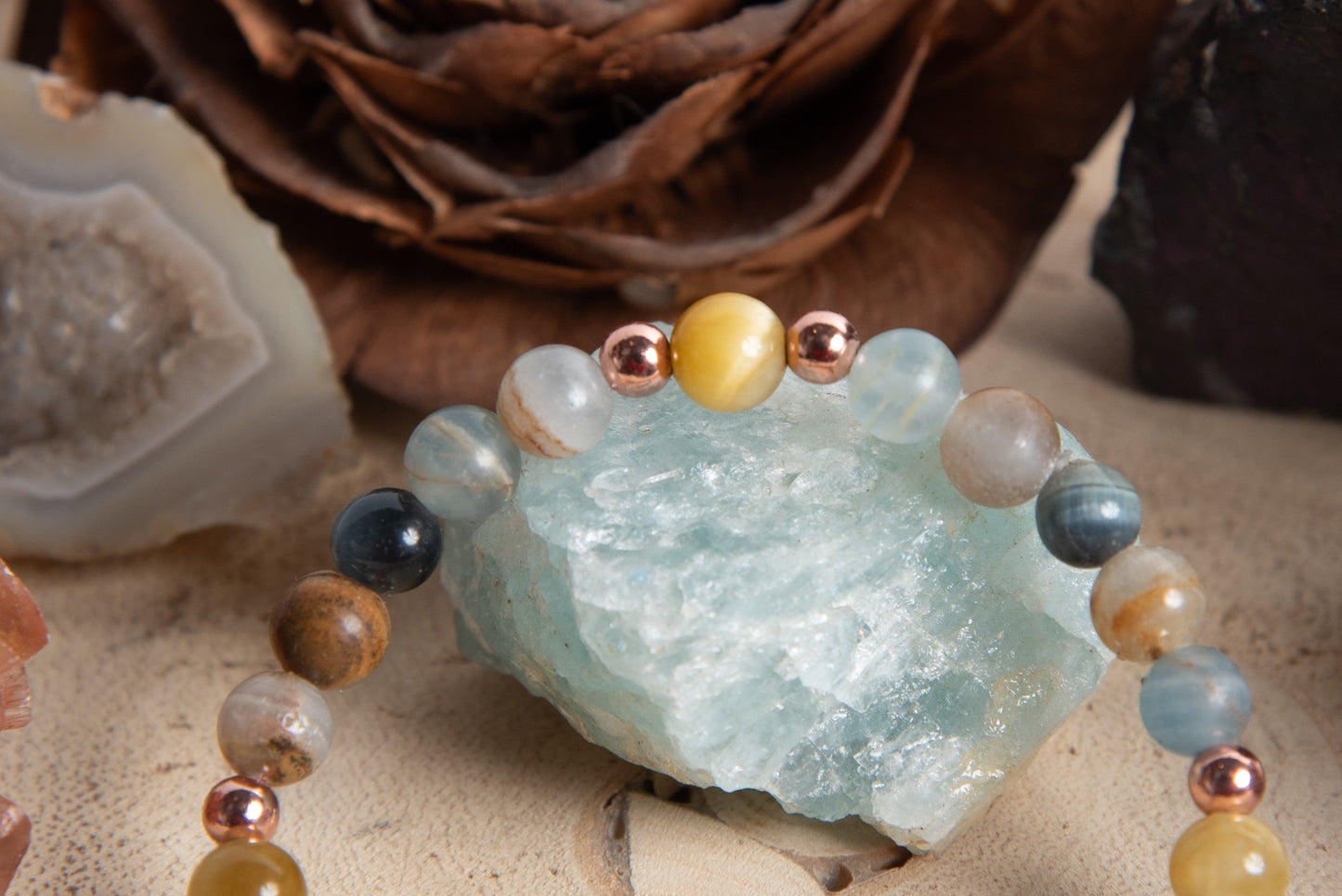 Bracciale perle 6 mm occhio di tigre dorato, occhio di falco, calcite blu, rame