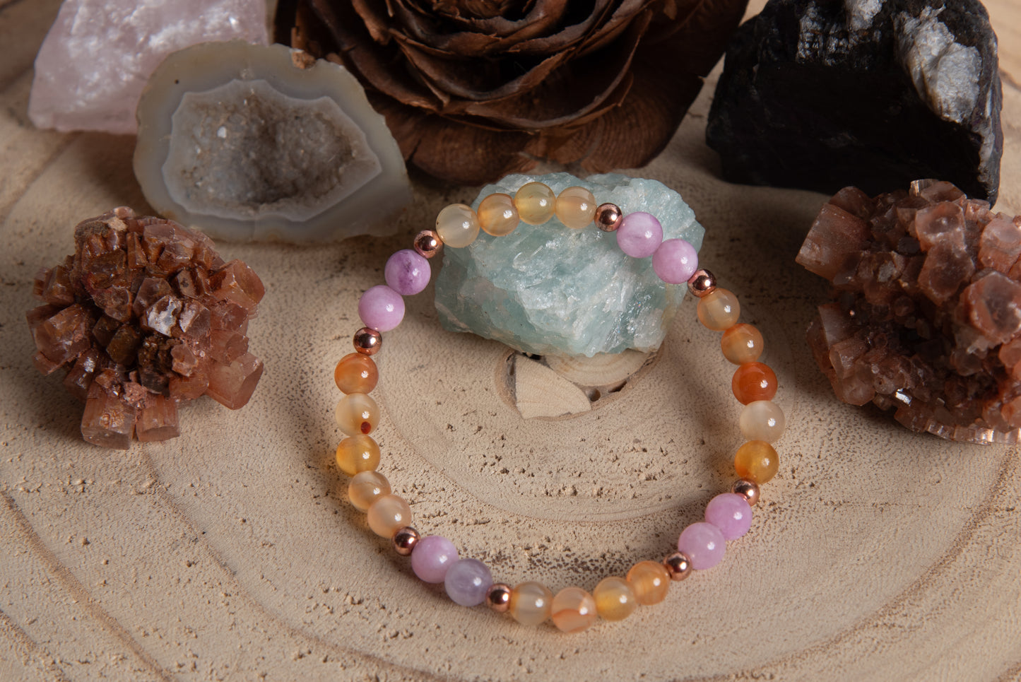 Bracciale perle 6 mm corniola, kunzite, rame