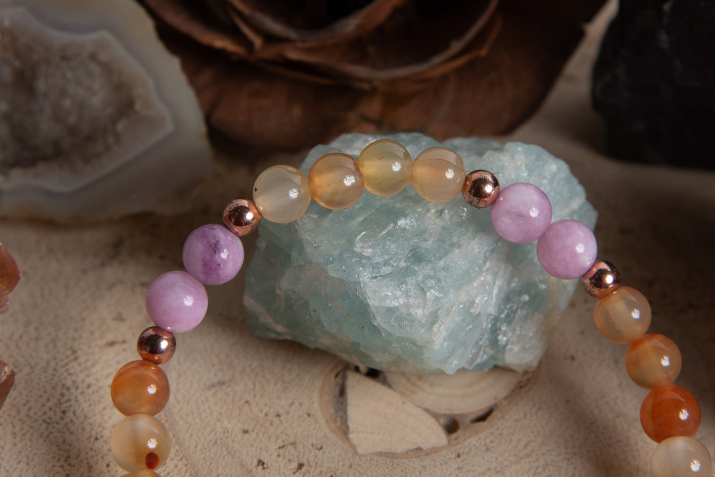Bracciale perle 6 mm corniola, kunzite, rame