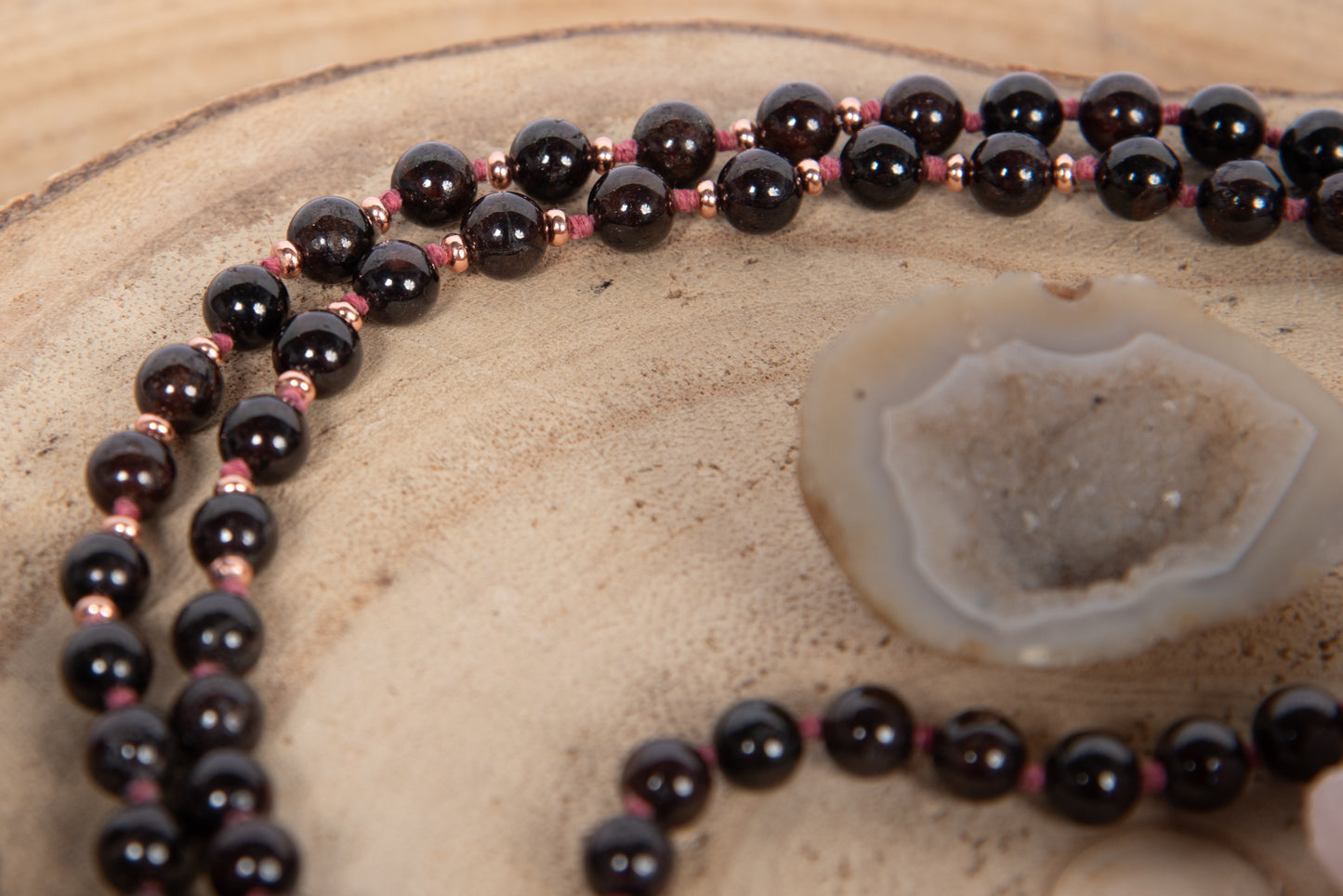 Mala 108 con pietre naturali di Granato, Perla Guru Rame, rame